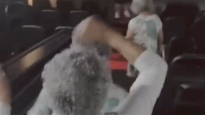بالدموع والرقص.. جدّات يغادرن السينما بروح العشرينات (شاهد الفيديو) 