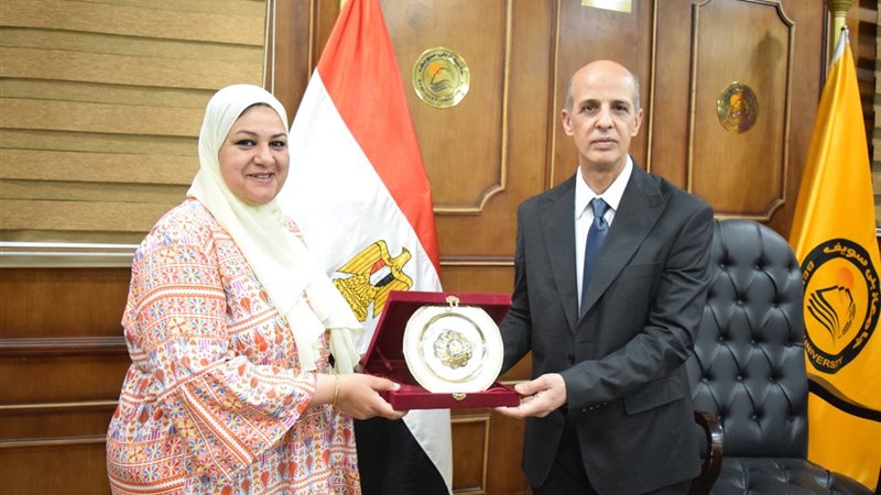 د.طارق على مع د.دنيا