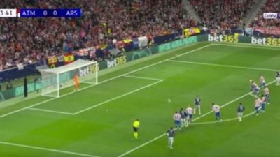 أهداف وملخص مباراة أتلتيكو مدريد وآرسنال الشوط الأول بدوري ابطال اوروبا