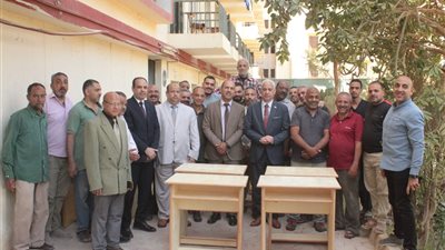 جامعة أسيوط تصنع 234 مكتبا جديدا لطلاب المدن الجامعية ضمن التطوير وترشيد النفقات