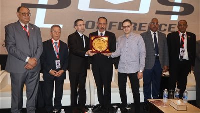 محافظ سوهاج ونقيب أطباء مصر يفتتحان المؤتمر الأول للنقابة
