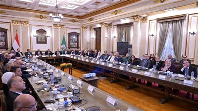 رئيس جامعة القاهرة يؤكد على عدم حرمان أي طالب من أداء الامتحانات بسبب عدم سداد