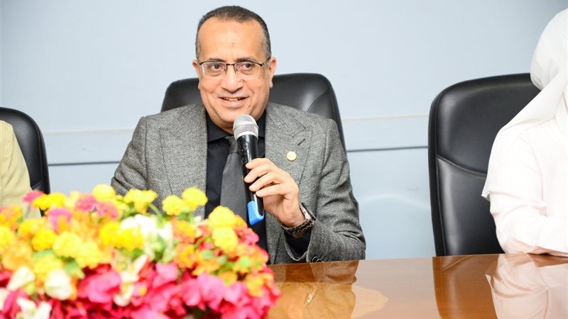 رئيس المستشفيات الجامعية