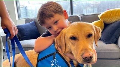 كيف تساعد تربية الكلاب في تحسن حالة الأطفال المصابون بالتوحد ؟ 