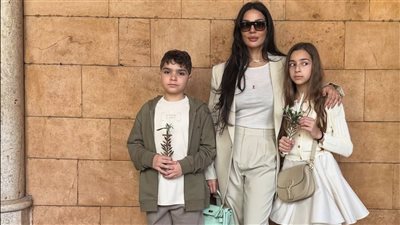 بإطلالات صيفية مميزة.. نادين نسيب نجيم تحتفل بأحد الشعانين مع ولديها |صور