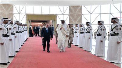 الرئيس السيسي في قطر.. لقاءات رفيعة ومباحثات اقتصادية ومواقف موحدة تجاه غزة