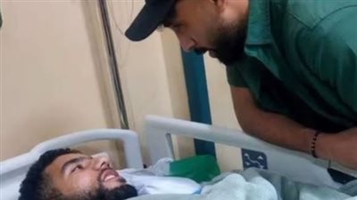 بعد إصابته المروعة.. إمام عاشور وعطية في زيارة خاصة لقندوسي بالمستشفى