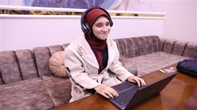 عالم البرمجة.. الطالبة «ثريا» تشكر رئيس الوزراء على تحقيق حلمها (فيديو)