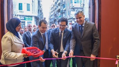 وزير الثقافة ومحافظ الإسكندرية يفتتحان “مسرح بيرم التونسي” 