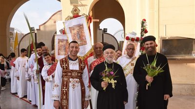 مئات الأقباط يشاركون في قداس أحد الشعانين بكنائس بني سويف