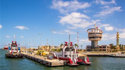 ذرة وفول وعدس .. ننشر حركة تداول البضائع في ميناء دمياط