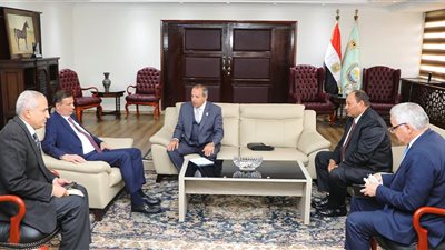 وزير الزراعة يبحث مع محافظ بورسعيد ملف تقنين الأراضي وتعزيز الخدمات البيطرية 
