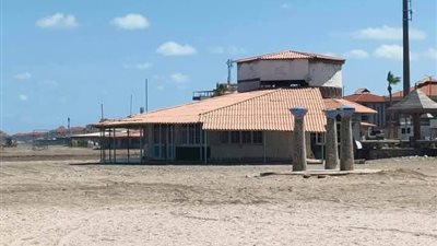 أصحاب كافيهات رأس البر يمتنعون عن العمل رفضا لزيادة الإيجار.. ومحافظ دمياط يرد