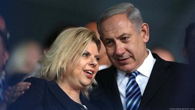 تقرير يكشف تدخل زوجة نتنياهو بالحكم.. والنتيجة: إقالات وتعيينات حسب الولاء