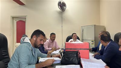 لجنة من الشباب والرياضة تتابع في نادي طيبة التفتيش المالي والإداري