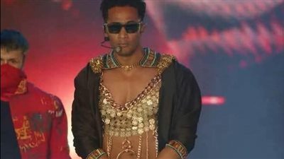 225 عملة من الجنية المصري في بدلة محمد رمضان المثيرة للجدل 