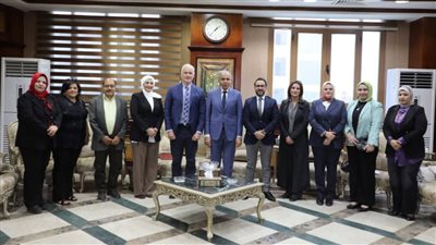 محافظ المنيا يلتقي وفد المشروع الكندي لدعم المرأة وتحقيق الاستدامة 