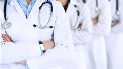 أستاذ بجامعة هارفارد يكشف سبب هجرة الأطباء من مصر وأفضل خطة للمواجهة