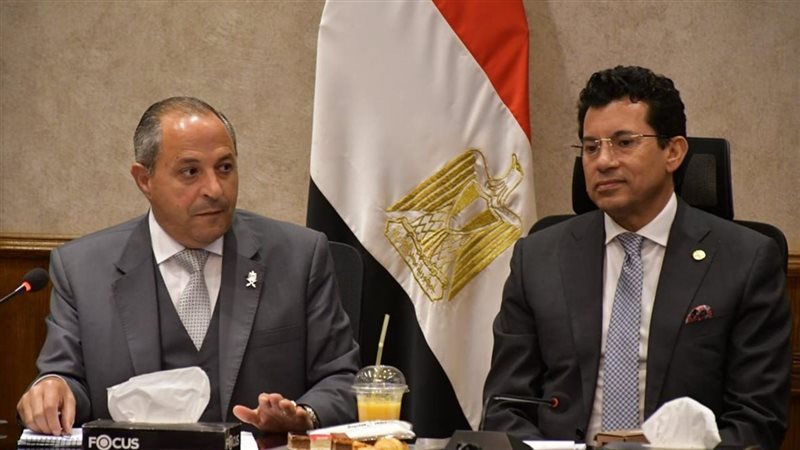 *وزير الرياضة يلتقي