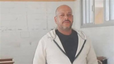 بسبب الميراث..  قتل شقيقه ومشى في جنازته وتلق  عزاءه 