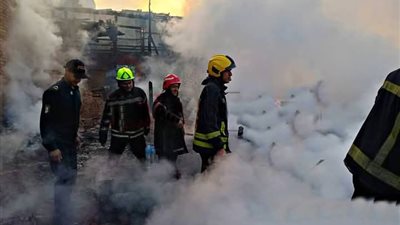 الخسائر بالملايين.. انفجار أنبوبة وراء حريق مغالق الأخشاب بالشرابية 