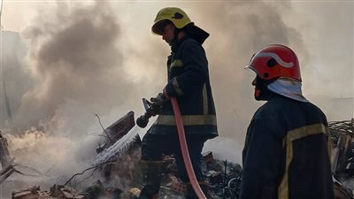 نتيجة ماس كهربائيّ.. السيطرة على حريق هائل يلتهم 4 منازل بإحدى قري المنيا