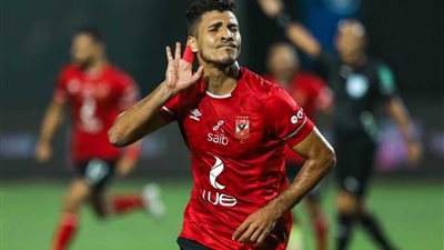 48 ساعة تفصل محمد شريف عن العودة للأهلي.. الحسم يقترب رغم العروض الخارجية