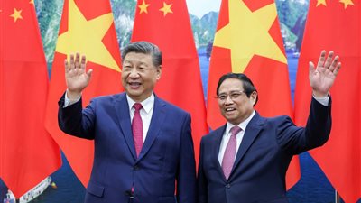 وسط تصاعد التوترات التجاري.. فيتنام والصين توقعان 45 اتفاقية في هانوي 