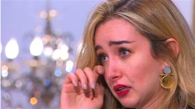 لهذا السبب.. هنا الزاهد تدخل في نوبة بكاء على الهواء