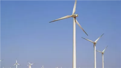 رئيس الوزراء يصل إلى رأس غارب لتفقد محطة «الزعفرانة» لتوليد الكهرباء من الرياح