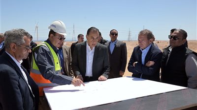 استثمارات تصل 700 مليون دولار.. مدبولي يتابع معدلات التنفيذ بمحطة أمونت