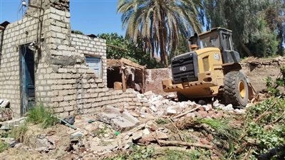 إزالة 16 حالة تعد على ضفاف النيل بمدينة دشنا في قنا