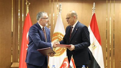 بدعوة من نظيره المصري.. وزير العمل التركي يزور القاهرة | صور