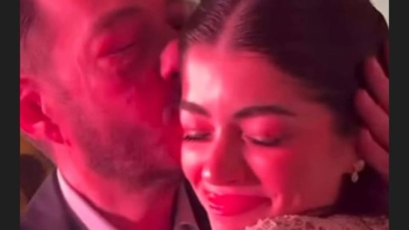 ليلى احمد زاهر ووالدها