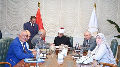 لتلبية مطالب أهالي دوائرهم.. وزير الأوقاف يستقبل عددًا من النواب