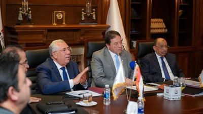 أمانة الدفاع بحزب الجبهة تناقش البطالة والتعاون مع الأحزاب الفرنسية 