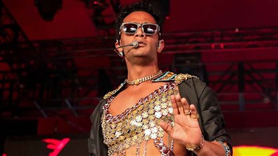 بالصور.. ديبيكا بادكون بنفس بدلة محمد رمضان 