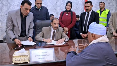 بعد خناقة المسجد .. أول لقاء جماهيري لمحافظ سوهاج بدون نائبه والسكرتير | صور