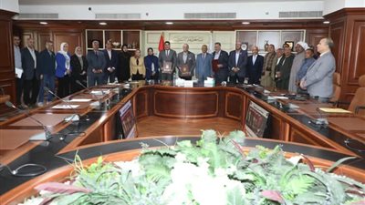 يخدم 14ألف.. محافظ بني سويف يشهد توقيع بروتوكول لتنفيذ مشروع صرف صحي