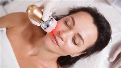 شد الجلد بالليزر.. حل تجميلي لتقليل التجاعيد وترهل البشرة