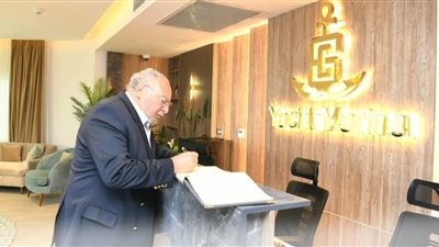 الملك أحمد فؤاد الثاني يزور قناة السويس ويشيد بمشروعاتها الحديثة