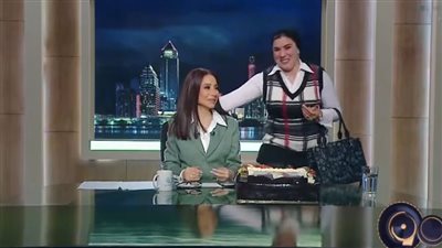 فريق عمل برنامج بسمة وهبي يحتفل بعيد ميلادها بمفاجأة على الهواء