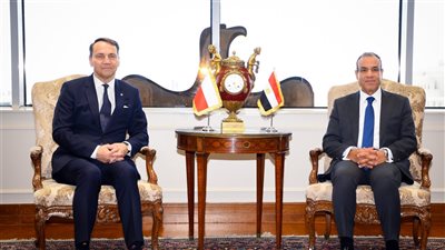 وزير الخارجية يجري مشاورات سياسية مع نظيره البولندي