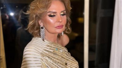 بإطلالة ذهبية لامعة.. يسرا تتألق في جلسة تصوير جديدة