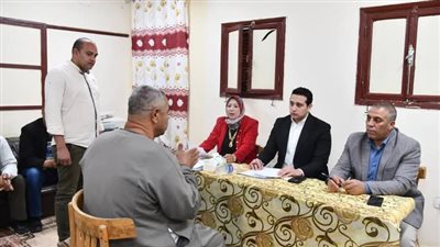 نائب محافظ الفيوم يعقد لقاءً لخدمة المواطنين بقرية دسيا 