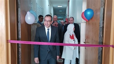 رئيس جامعة الفيوم يفتتح عددًا من المشروعات التعليمية والتطويرية بكلية الآداب