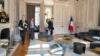 ماكرون يعيّن إيمانويل مولان أمينًا عامًا للإليزيه ويودع أليكسيس كولر برسالة