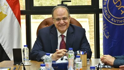 رئيس هيئة الدواء يتابع سحب الأدوية منتهية الصلاحية لضمان صحة المواطنين