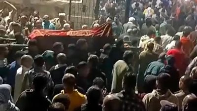 البلد كلها بتودعهم.. الآلاف يشيعون جثامين 3 ضحايا بحادث إدكو بالبحيرة |صور