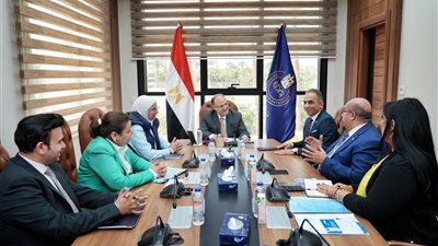 رئيس هيئة الدواء يبحث مع ميكرز مناقشة تطوير التصنيع المحلي للمستلزمات الطبية